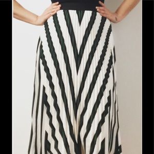 H&M Skirt Size S can for size 10 figure too